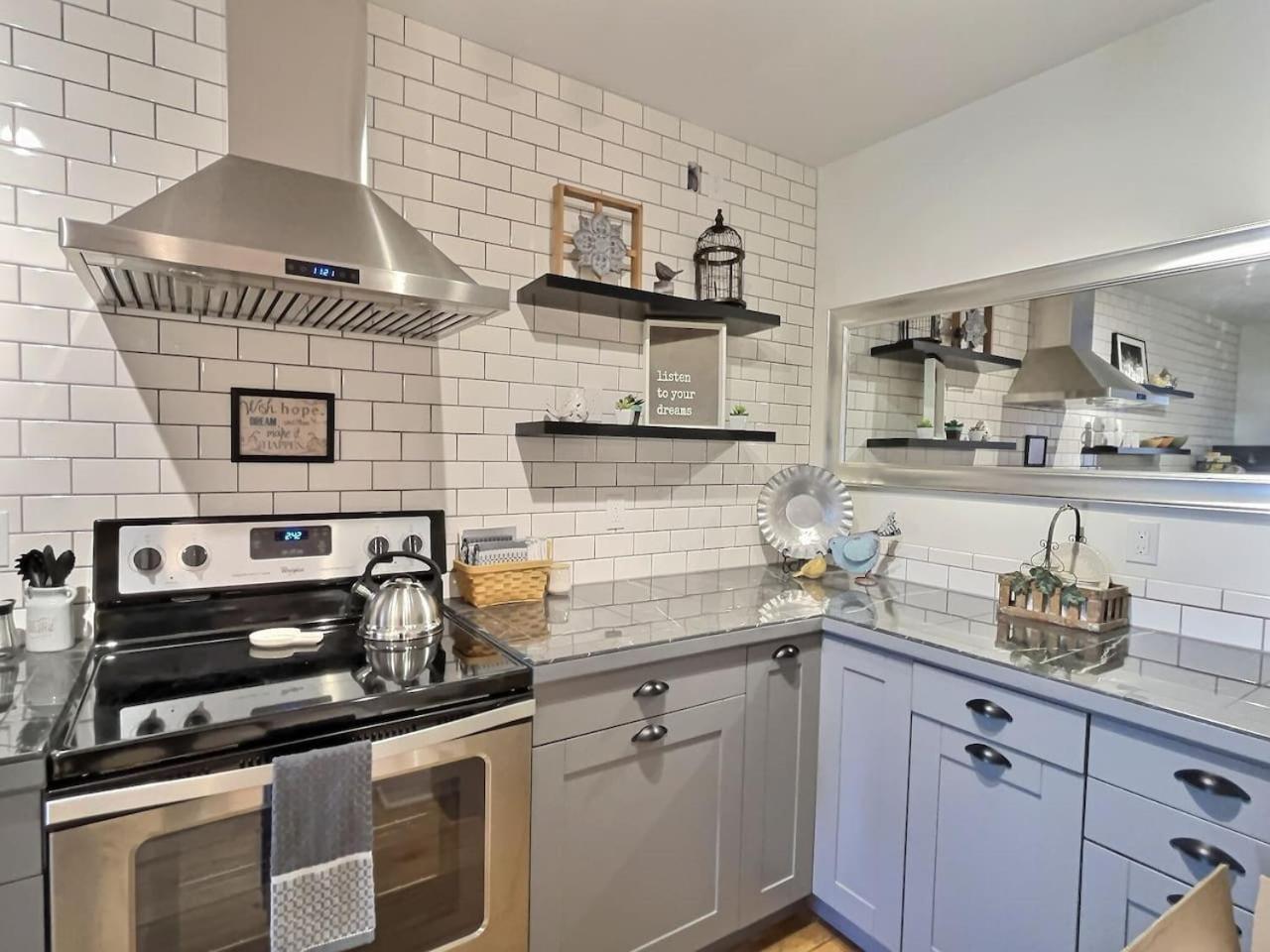 R And R Guest House Moberly Екстериор снимка